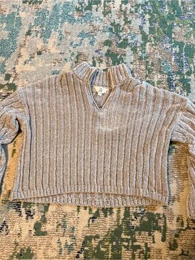 Ribbed Cropped V-Notch Sweater - Light Gray